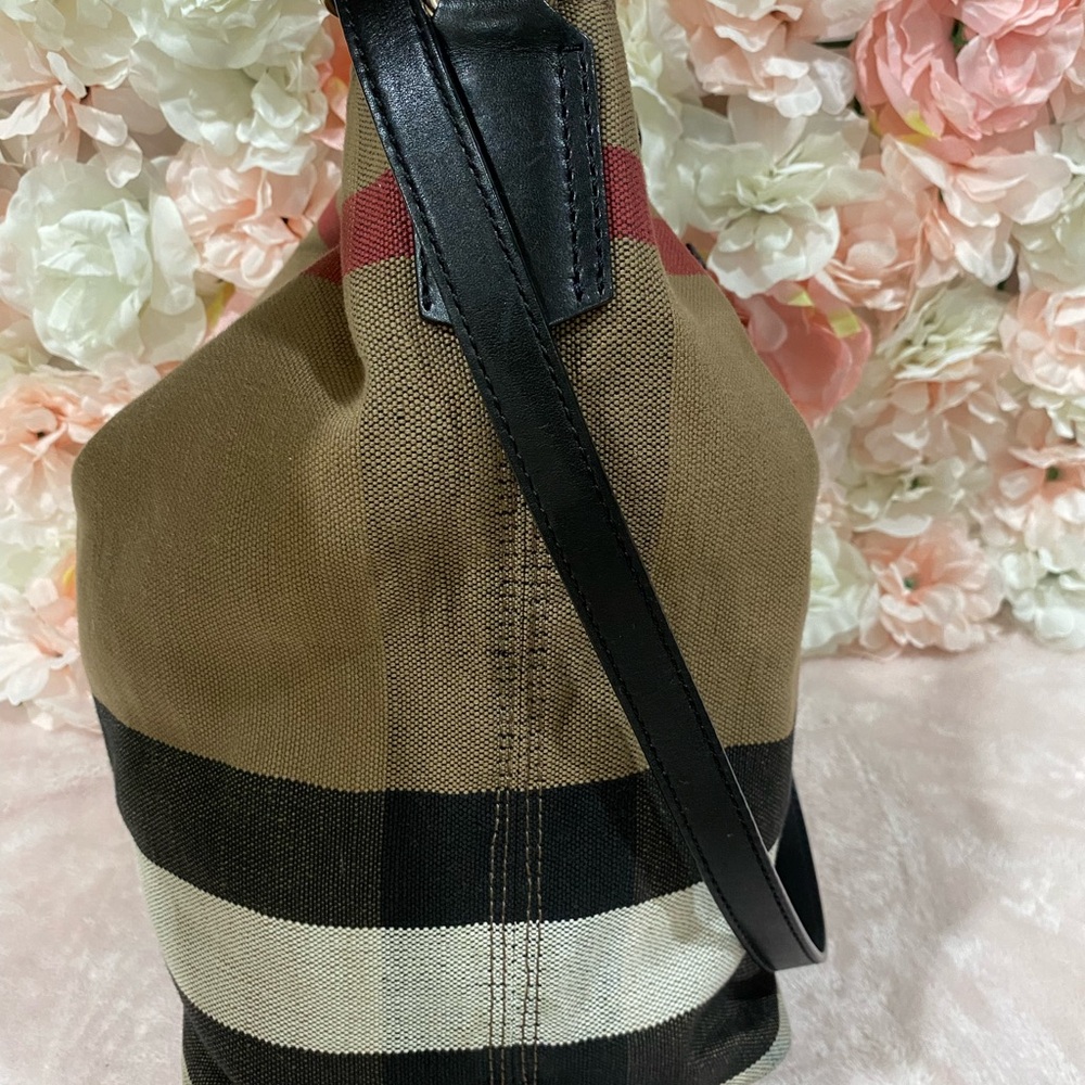 ***SOLD***Burberry Ashby Medium Bucket Bag - Picture 6 of 9